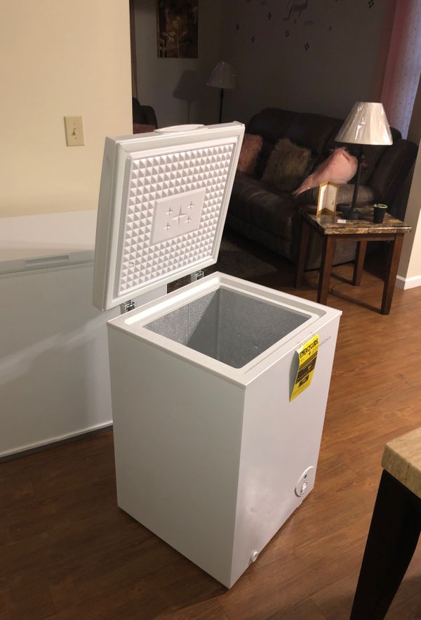 A brand new insignia chest freezer manual defrost brand new for Sale