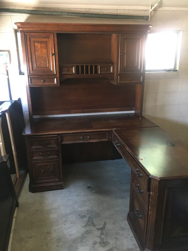 Nice wood desk for Sale in Provo UT - OfferUp