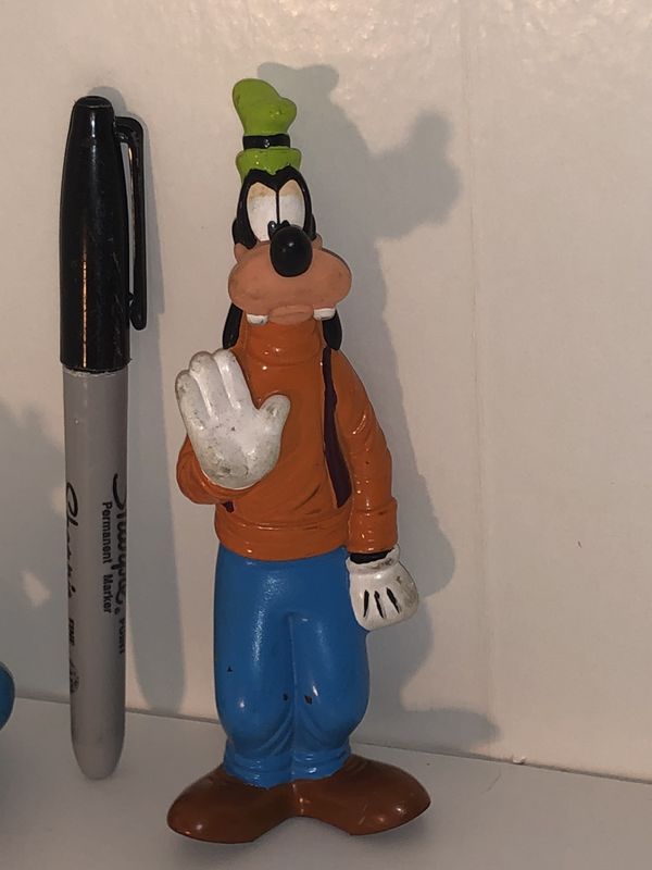 figurine goofy