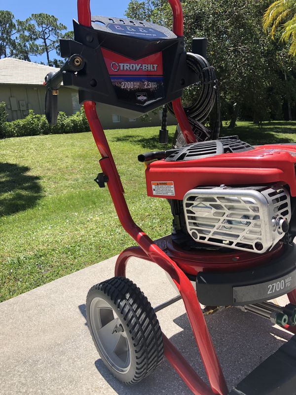 TroyBilt 2700PSI 2.3GPM Cold Water Gas Pressure Washer with Briggs