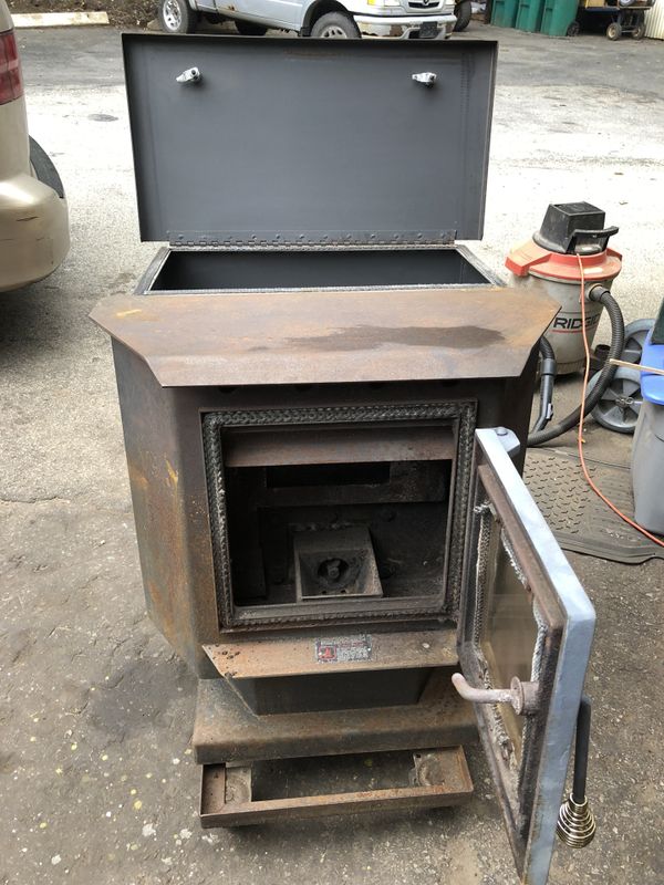 Used England stove works wood pellet stove w/ 11 bags of pellets for