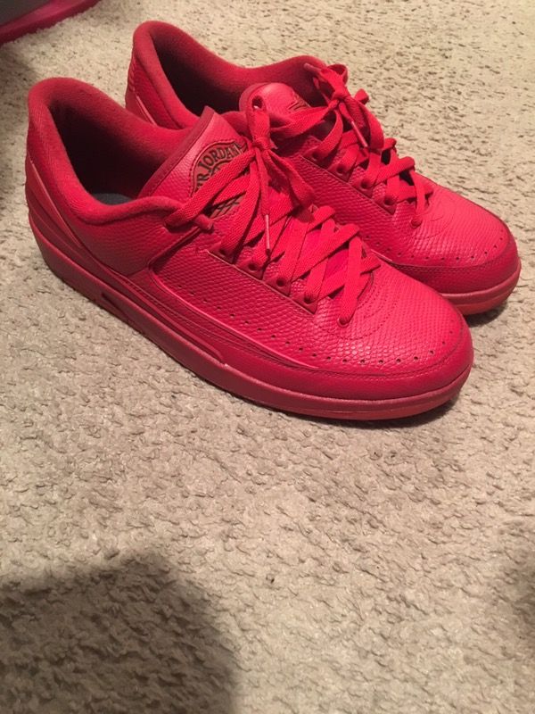 white and gym red jordan 2