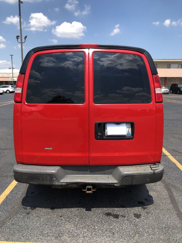 03’ Chevy Express 2500 Extended w/6.0 liter for Sale in Chicago, IL