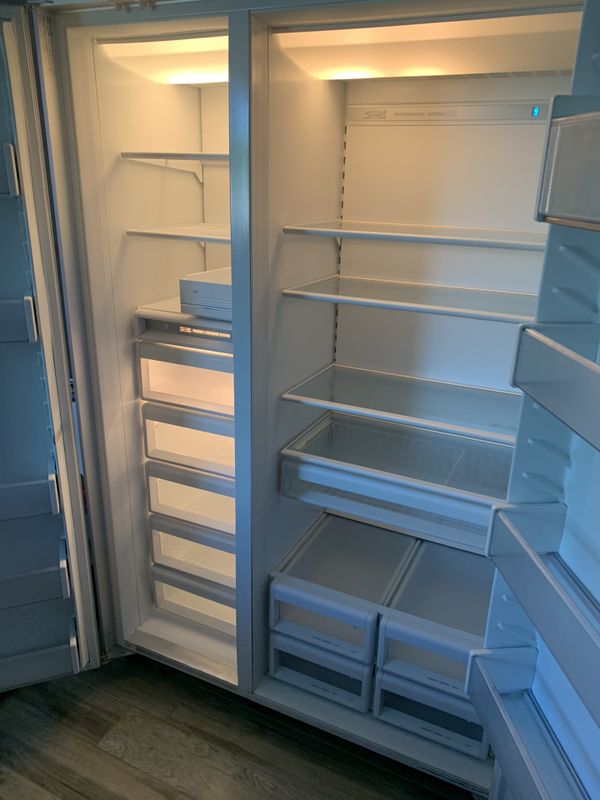 Sub Zero 48” built in fridge freezer model 532 for Sale in Phoenix, AZ