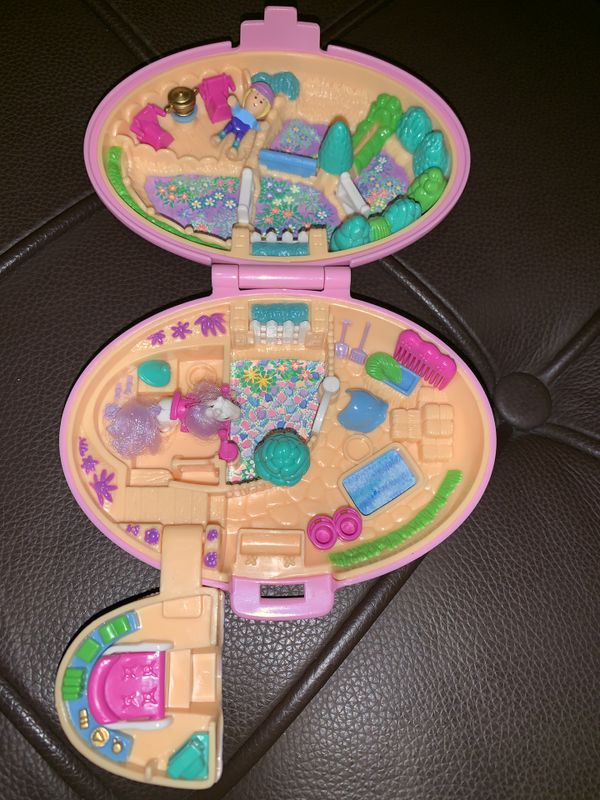 polly pocket dog compact