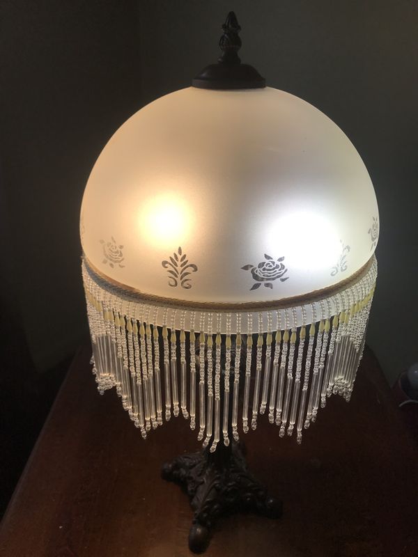 Stunning Vintage Victorian Style Fringe Table Lamp With Frosted Fringed