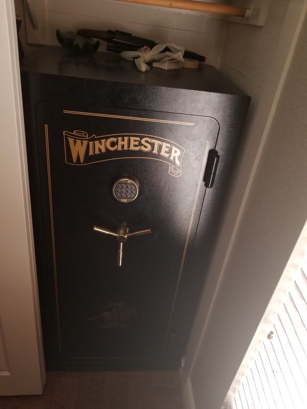24 gun safe by Winchester 60"h x 30"w x 22"d for Sale in Glendale, AZ