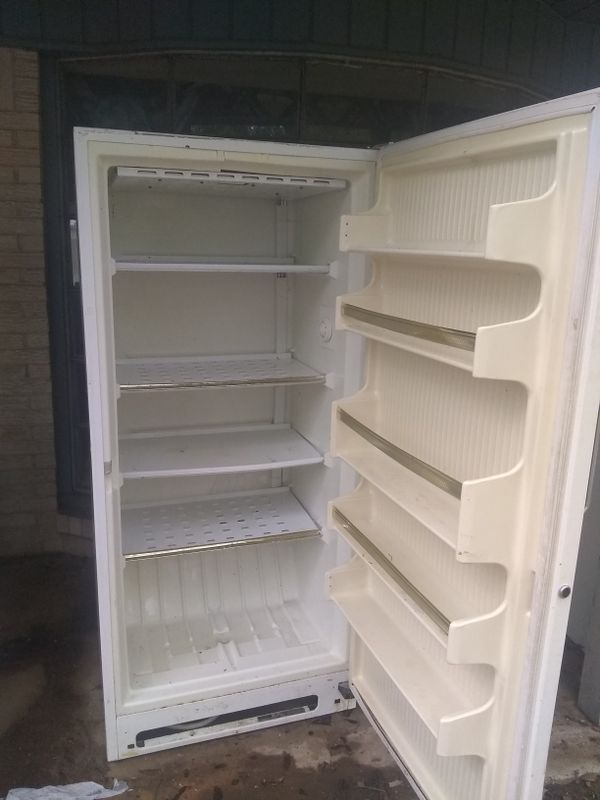 Old deep freezer icy and cold for Sale in Arlington, TX OfferUp