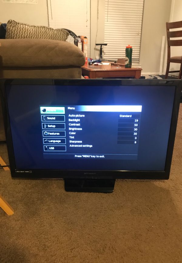 Emerson 32 inch TV w/stand and remote for Sale in Tallahassee, FL OfferUp
