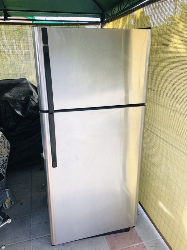 Kenmore refrigerator Model 253 working good condition read description