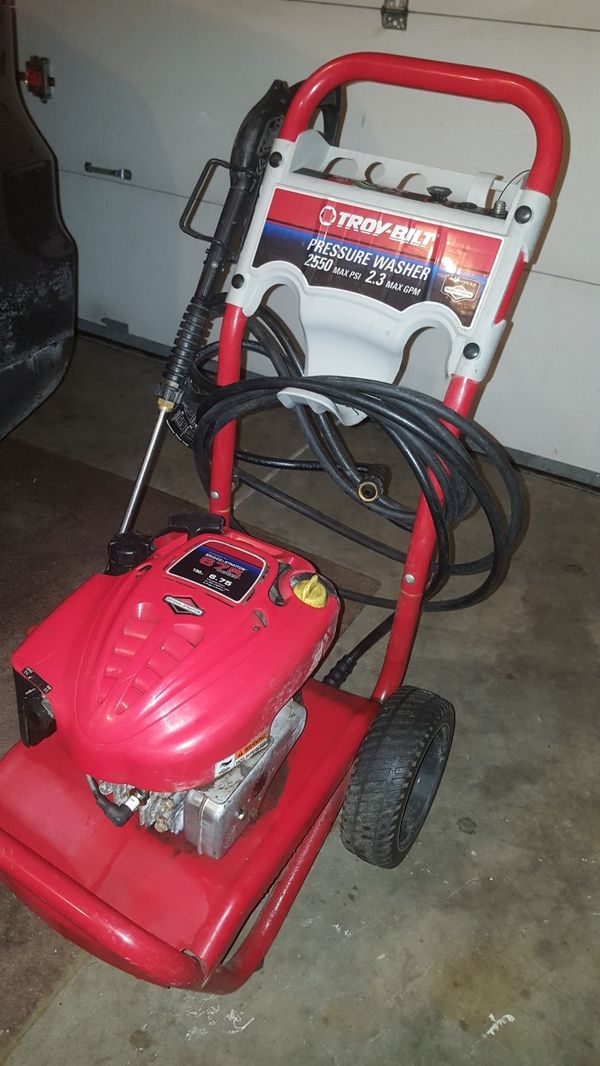 Troy Bilt Briggs and Stratton 2550 psi pressure washer 6.75 hp, 2.3 gpm