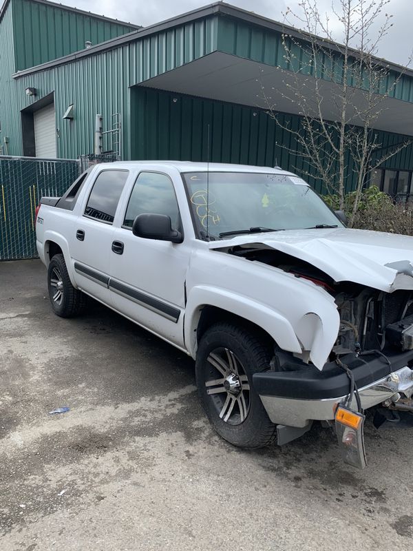 2005 Chevy Avalanche z71 (salvage title) for Sale in Kent, WA - OfferUp