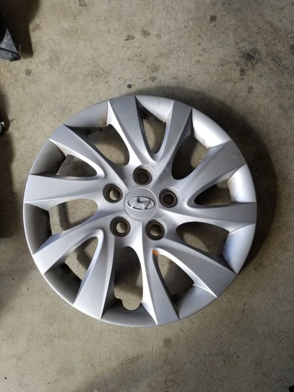2012 Hyundai Elantra hubcap for Sale in Los Angeles, CA OfferUp