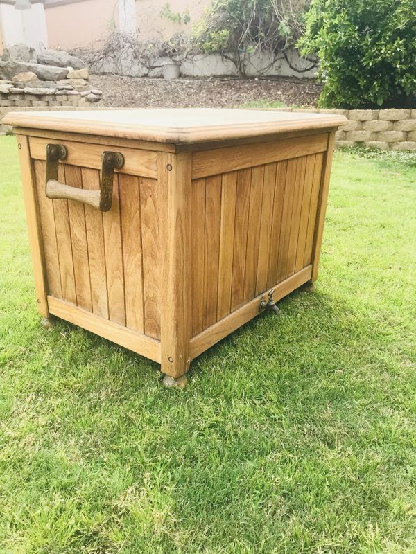 Teak cooler - outdoor patio Teak chest for Sale in Escondido, CA - OfferUp