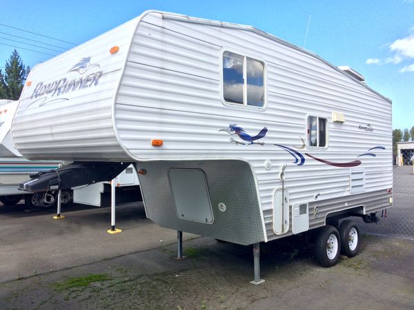 2005 fifth wheel road runner 19ft only 3800LBS for Sale in Milton, WA ...