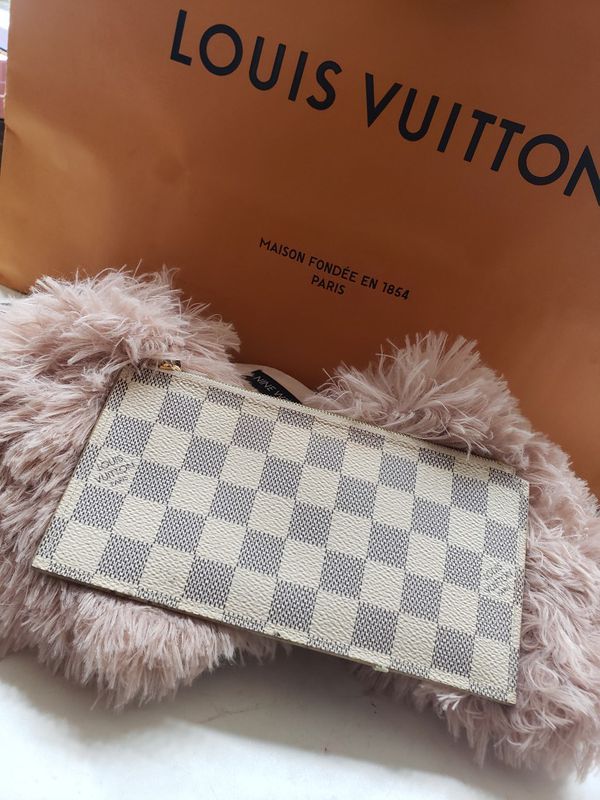 Authentic Louis Vuitton for Sale in Chicago, IL - OfferUp