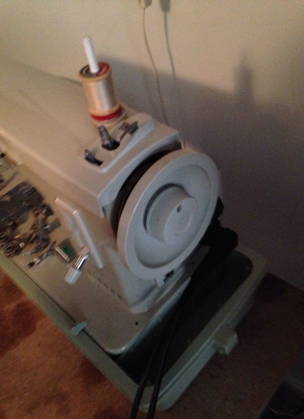 Singer 621b sewing machine for Sale in Versailles, KY - OfferUp