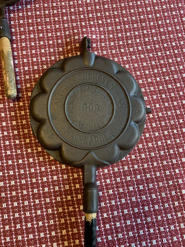Vintage Griswold cast iron waffle iron for Sale in Lakewood, WA OfferUp