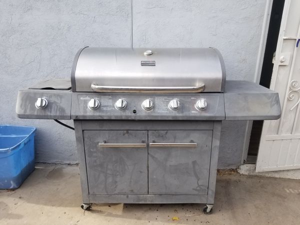 Char-Broil Classic 6 burner Gas Grill comes W/Propane Tank for Sale in ...