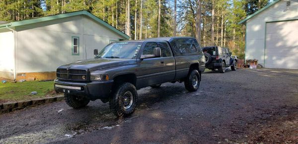1998 Dodge Ram 2500. for Sale in Federal Way, WA - OfferUp