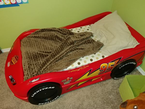 lightning mcqueen bed with toy box