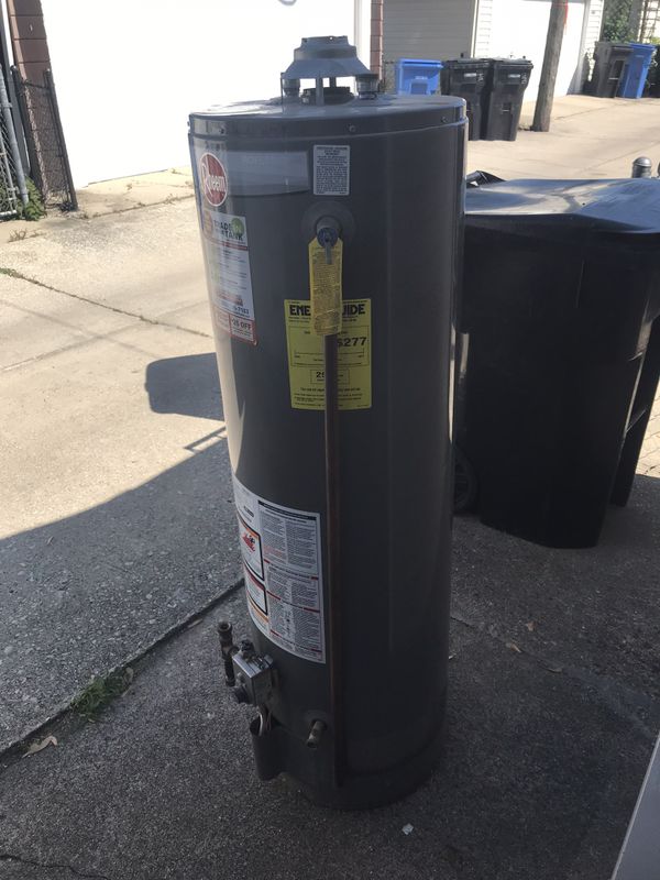 40 gallon gas hot water tank for Sale in Chicago, IL OfferUp