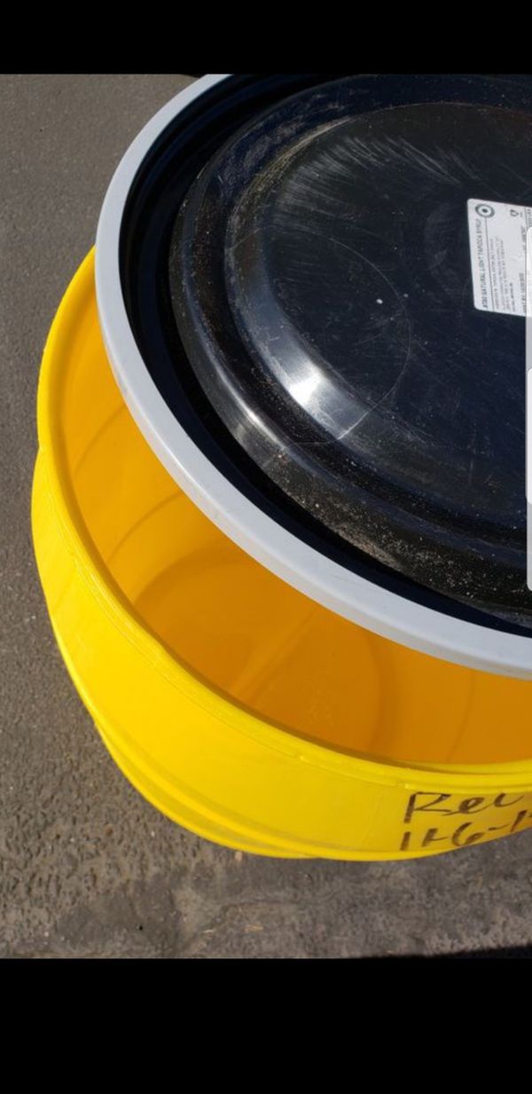 55 gallon barrel plastic drums for Sale in Glendale, AZ
