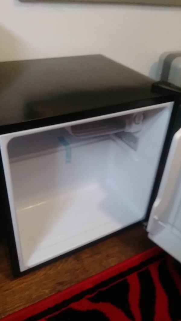 Arctic king mini fridge.. for Sale in Portland, OR OfferUp