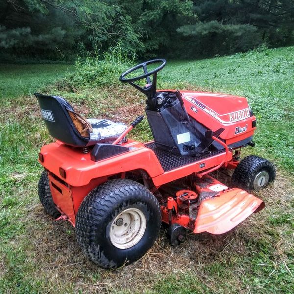 Kubota HST T1600 Lawn Tractor with 44