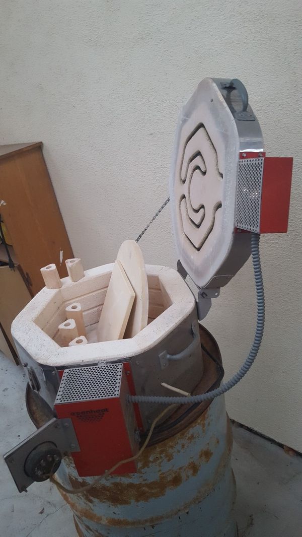 Evenheat Pottery Kiln Model GT 146, 120 Volts, 15 Amps, 1800 Watts for