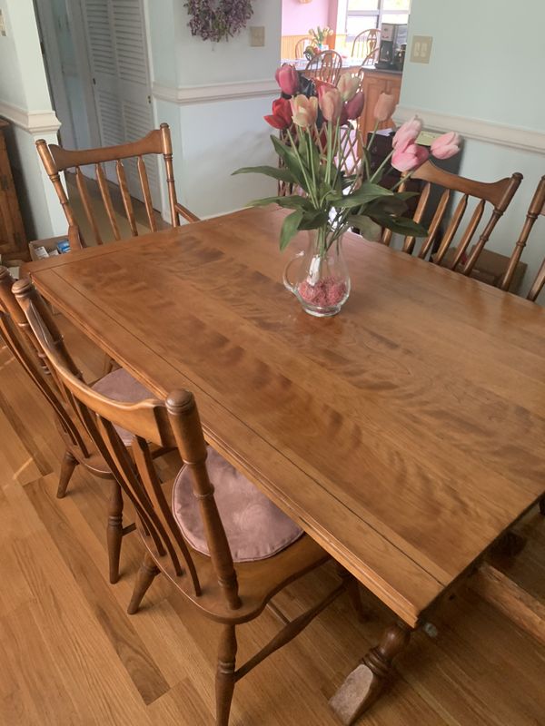 Cushman maple table with six chairs two pull out leafs and hutch 1500