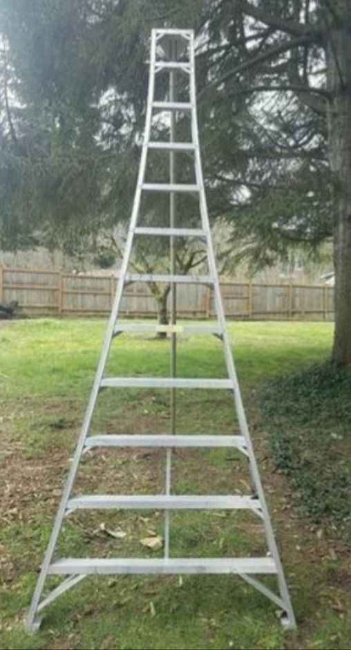 12' Aluminum Tripod/Orchard Ladder for Sale in Seattle, WA OfferUp