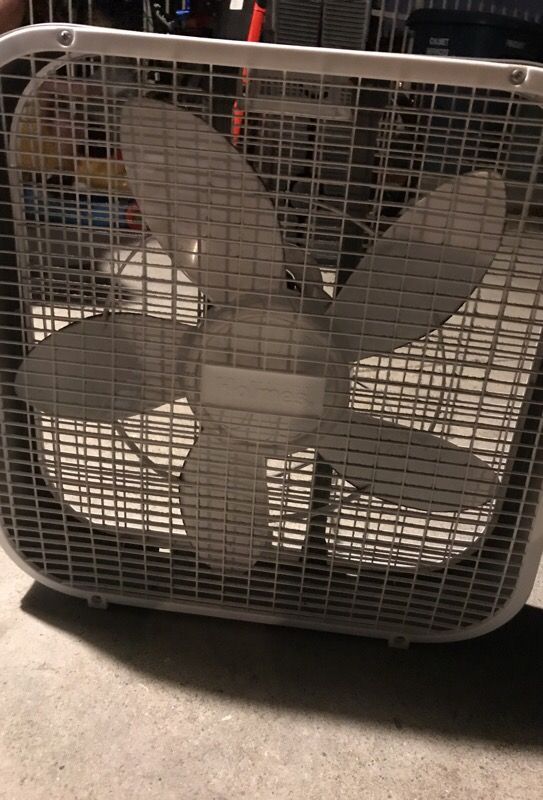 Holmes box fan for Sale in Bellflower, CA OfferUp