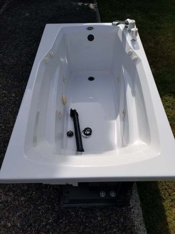 Lasco Luxury whrilpool tub for Sale in Kent, WA OfferUp
