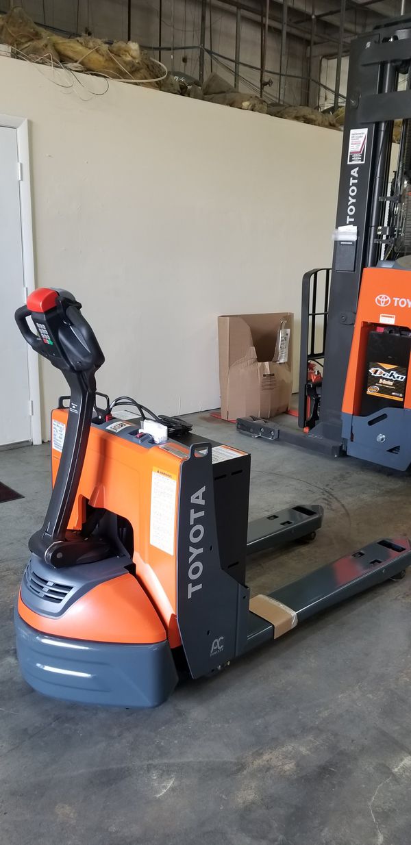 Toyota electric pallet Jack for Sale in Miami Gardens, FL - OfferUp