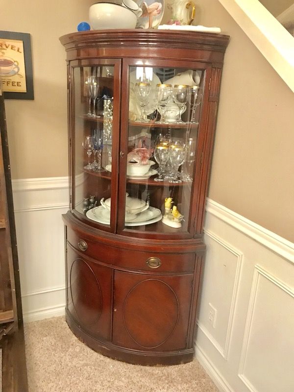 Dining room corner with curved glass Mahogany Drexel Heritage