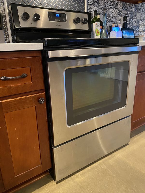 Whirlpool 4 Burner Electric Range Oven for Sale in Gig Harbor, WA OfferUp