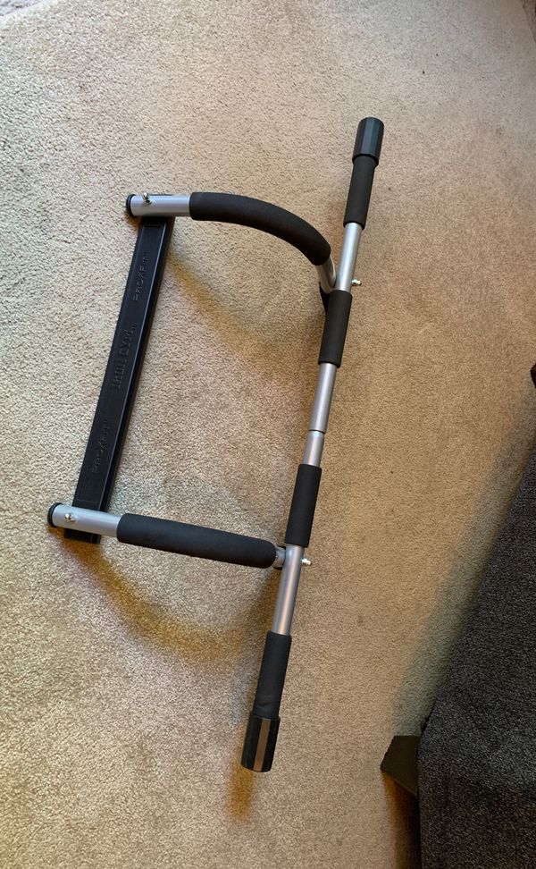 Over the door pull up bar for Sale in Bothell, WA OfferUp