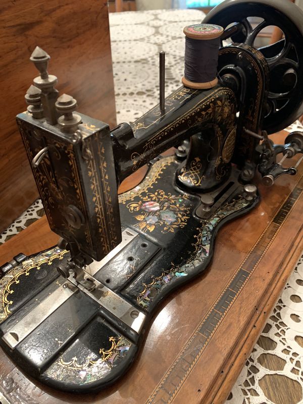 ANTIQUE GERMAN WERTHEIM SUPERBA HAND CRANK SEWING MACHINE for Sale in