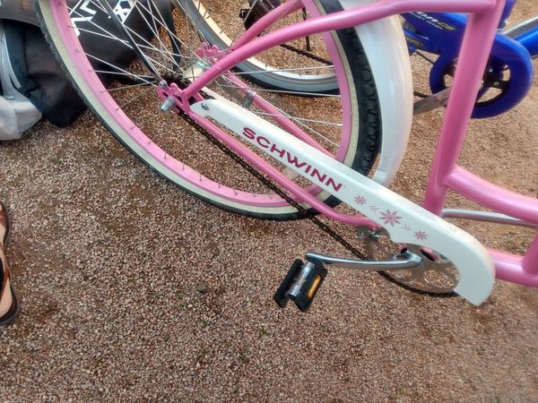 schwinn pink beach cruiser