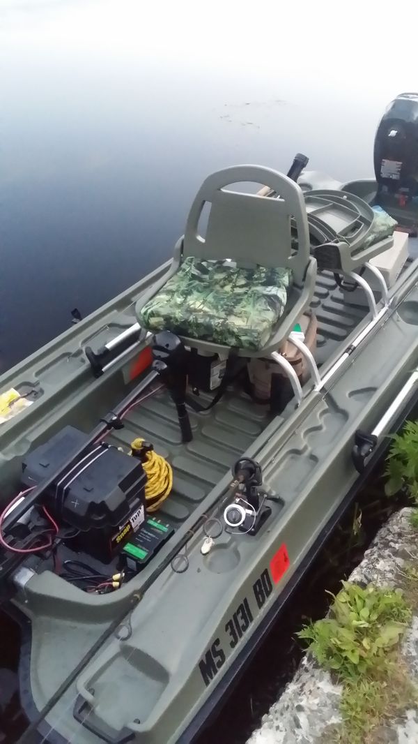 10ft Bass Raider Jon boat w/trailer, 5hp gas/30 trolling motor for