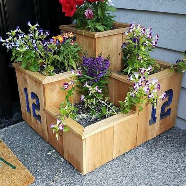 3 tiered cedar planter box. Approx. 22"x22" base w/ boxes measuring 18