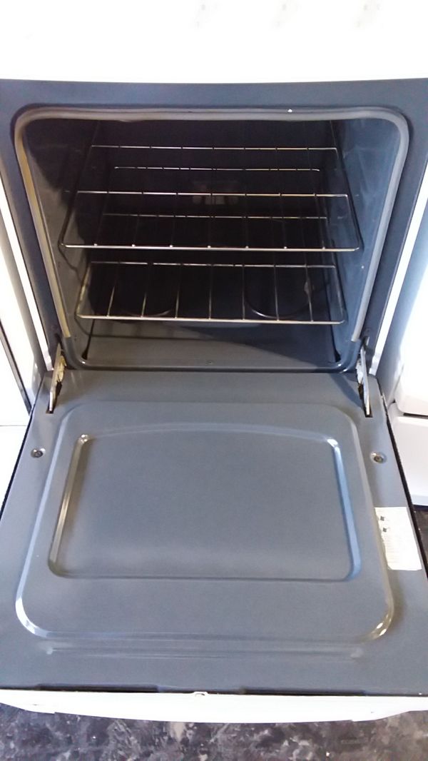 20 inch apartment size stove 4 Day Sale 13th Thru the 16th for Sale in