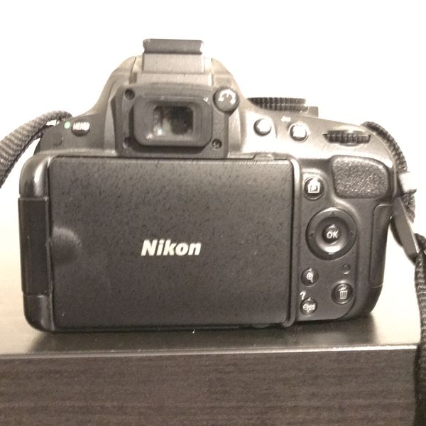 canon d1500 camera