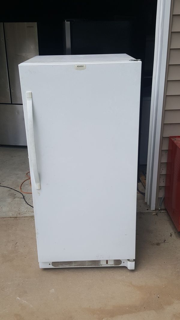 Kenmore upright frost free freezer Works great for Sale in Nashville