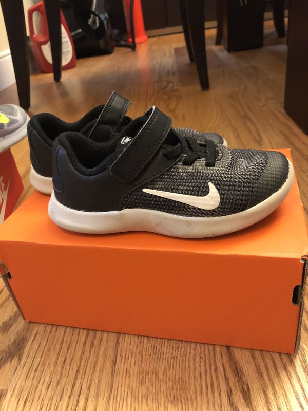 Nike kids size 10c boys shoes for Sale in Mill Creek, WA - OfferUp