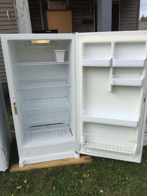 Frigidaire Upright Deep Freezer for Sale in Cleveland, OH OfferUp