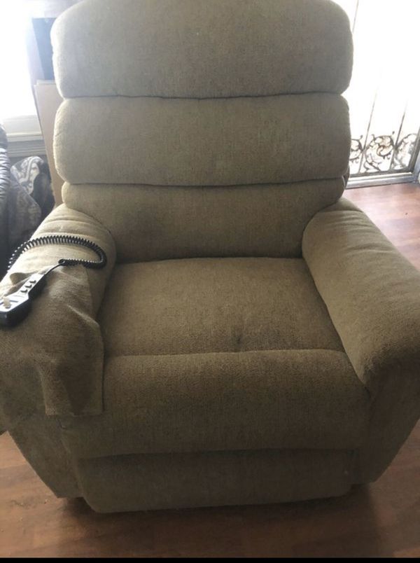Lazy boy luxury lift recliner for Sale in Stockton, CA - OfferUp