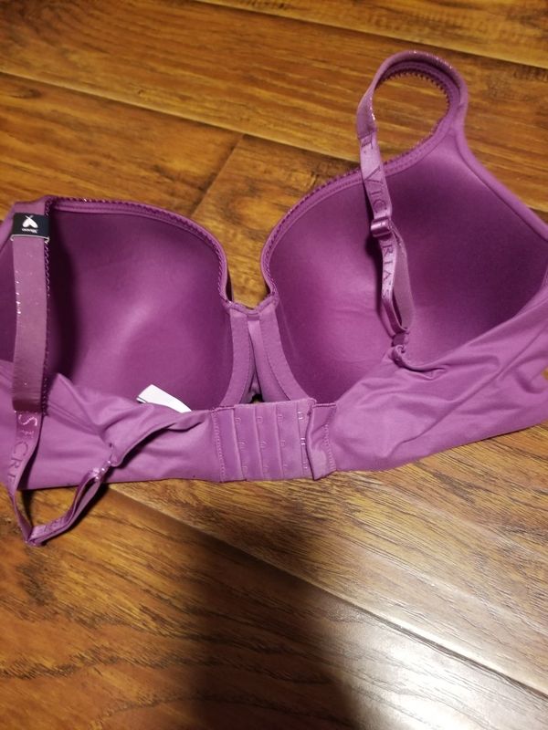 38DDD VICTORIA'S SECRET BRAS NEW WITH TAGS for Sale in Commerce, CA