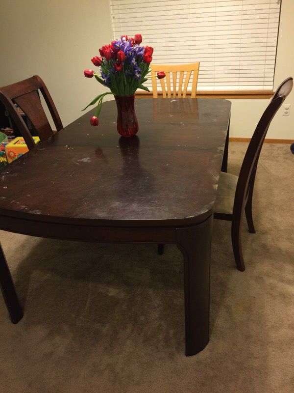 Macy's dining room table for Sale in Marysville, WA - OfferUp